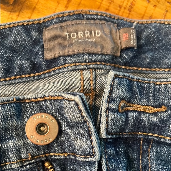 Torrid size 18 denim shorts - Picture 2 of 4